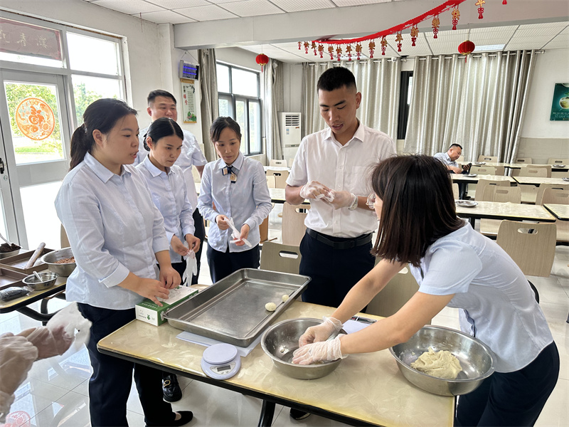 九江二橋開展“月滿中秋，情系國慶”主題活動