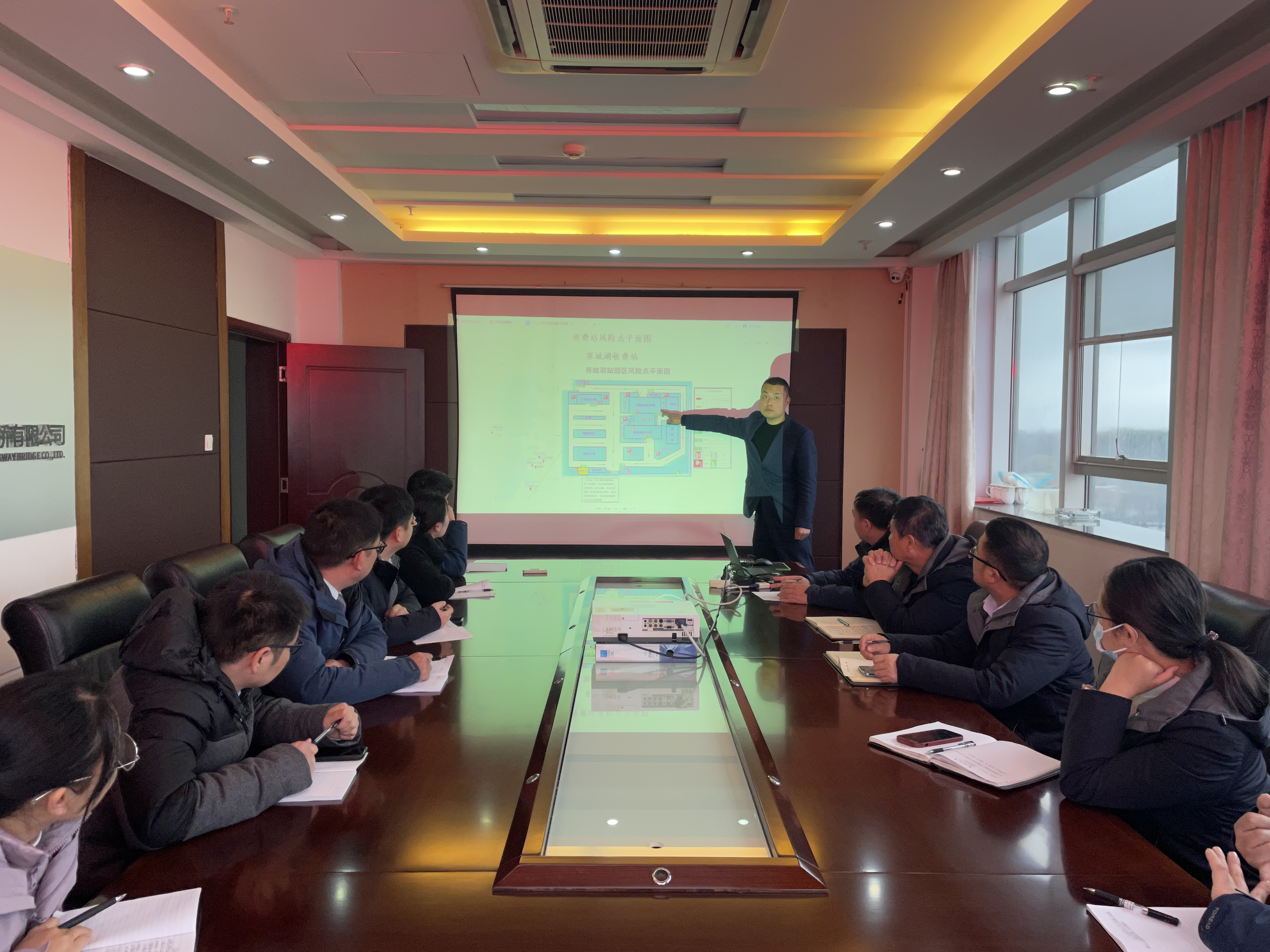 “沉浸式”沙盤推演，九江二橋開展通行保暢、疏散逃生應(yīng)急演練活動(dòng)